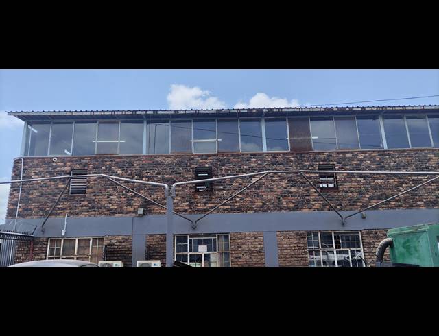1,230M² BUILDING FOR SALE IN SONHEUWEL